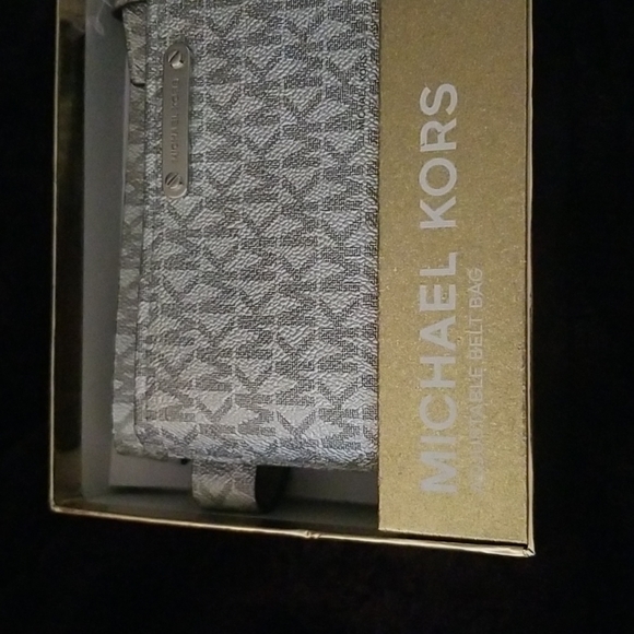 Michael Kors Adjustable Belt Bag silver sz. L/XL - Picture 4 of 12